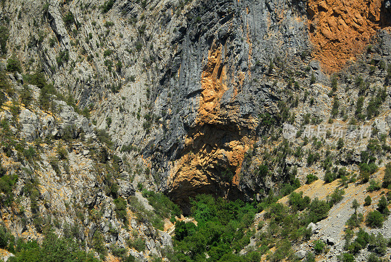 The exit mouth of Altınbeşik Cave
